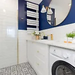Apartman In The Centre Of By Renters *