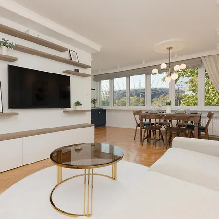 In The Centre Of By Renters *