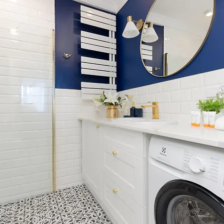 Apartment In The Centre Of By Renters *
