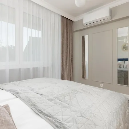 In The Centre Of By Renters * Warszawa